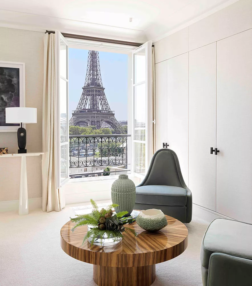 Living room of an ultra-luxury apartment in Paris with exceptional view of the Eiffel Tower