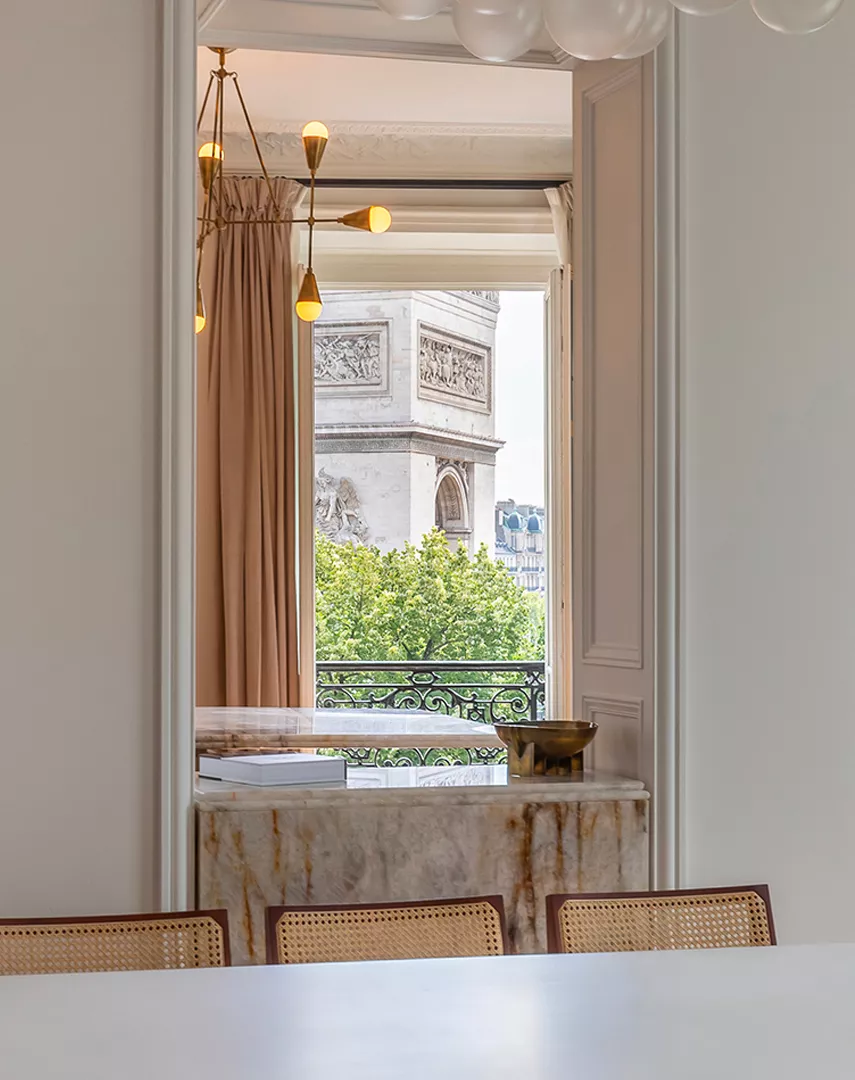 Apartment with a view of a monument in Paris