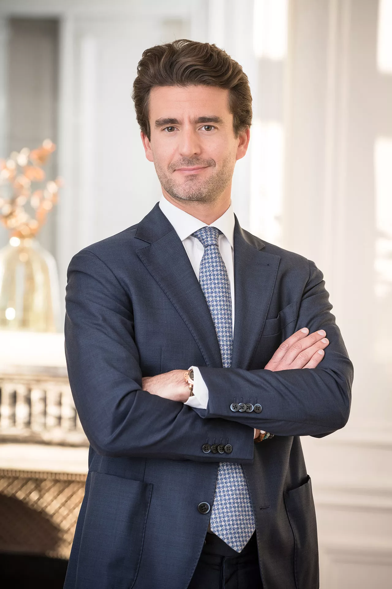 Sébastien Kuperfis, the son of Martine Kuperfis, standing with his arms crossed and smiling at the camera