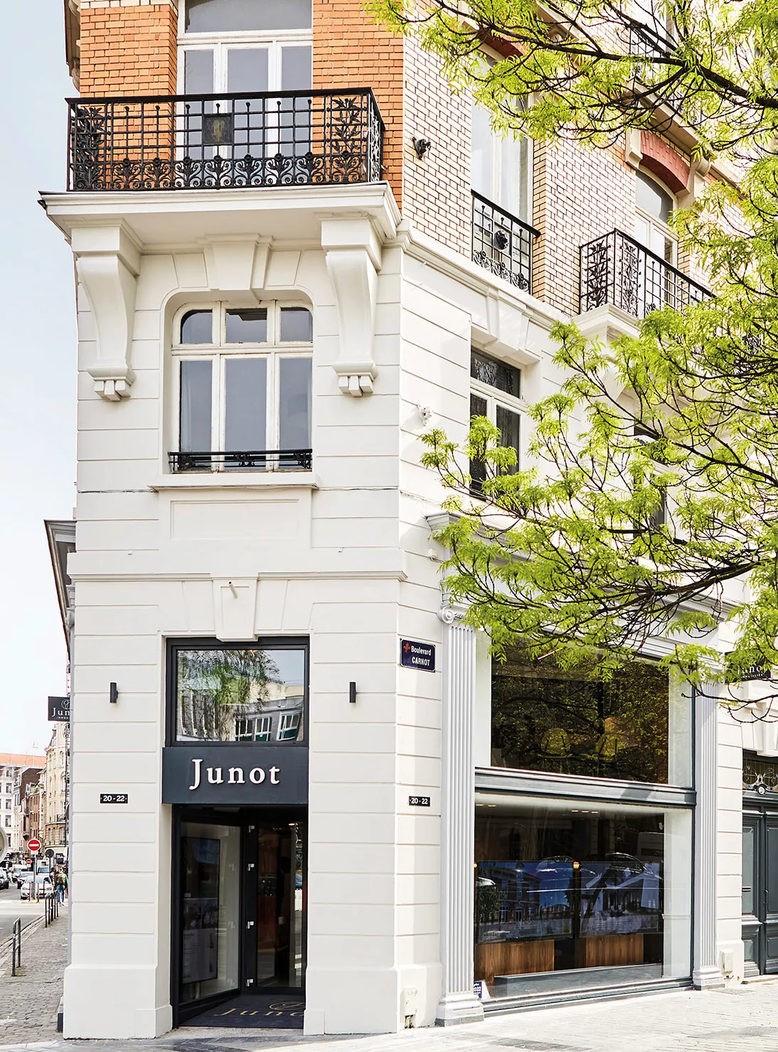 Façade of the Junot Lille agency seen from the street