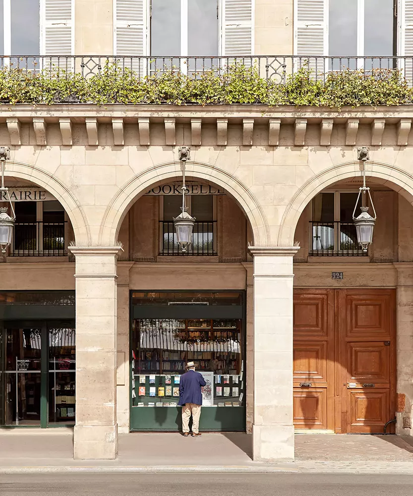 Flagship store of a major brand in a prime location in Paris