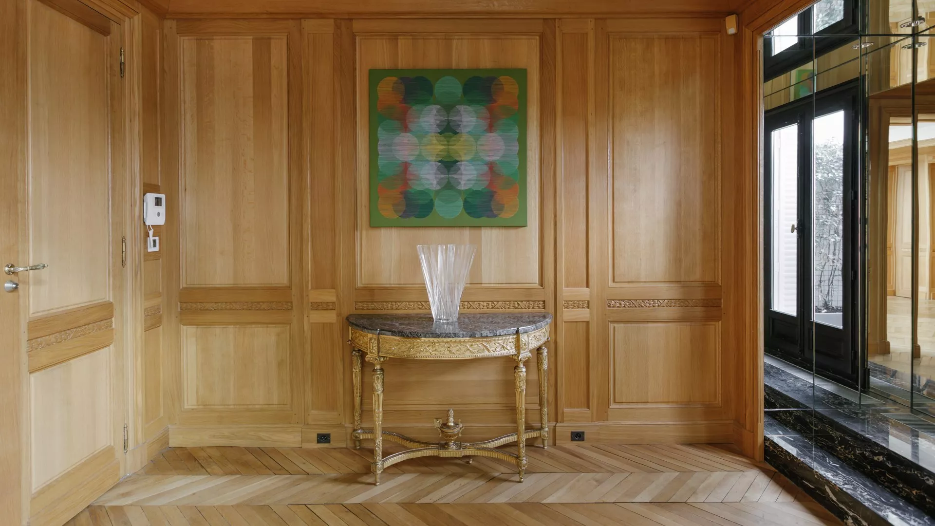 bureau-bordé-de-boiserie-penthouse