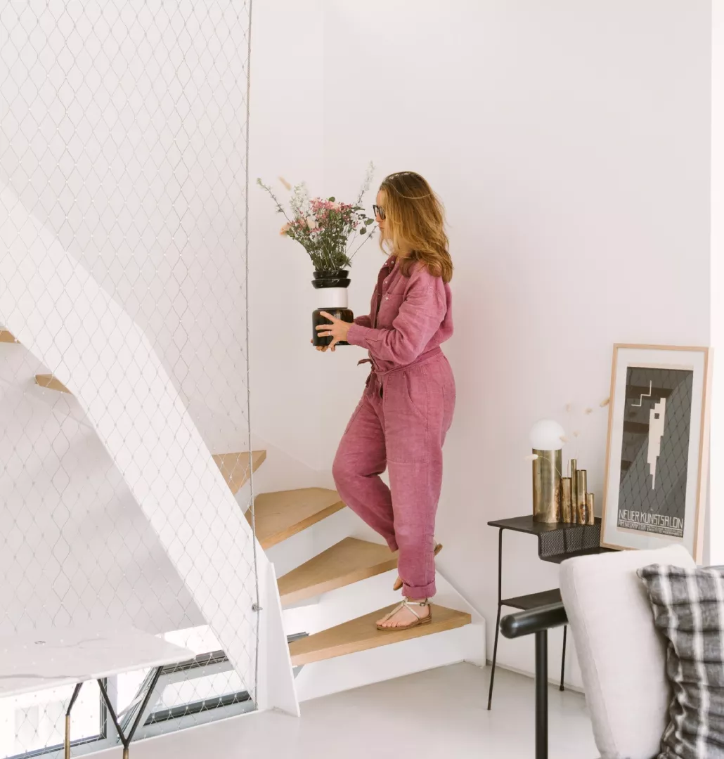 Photo of Anne-Laure Hédon going up the stairs