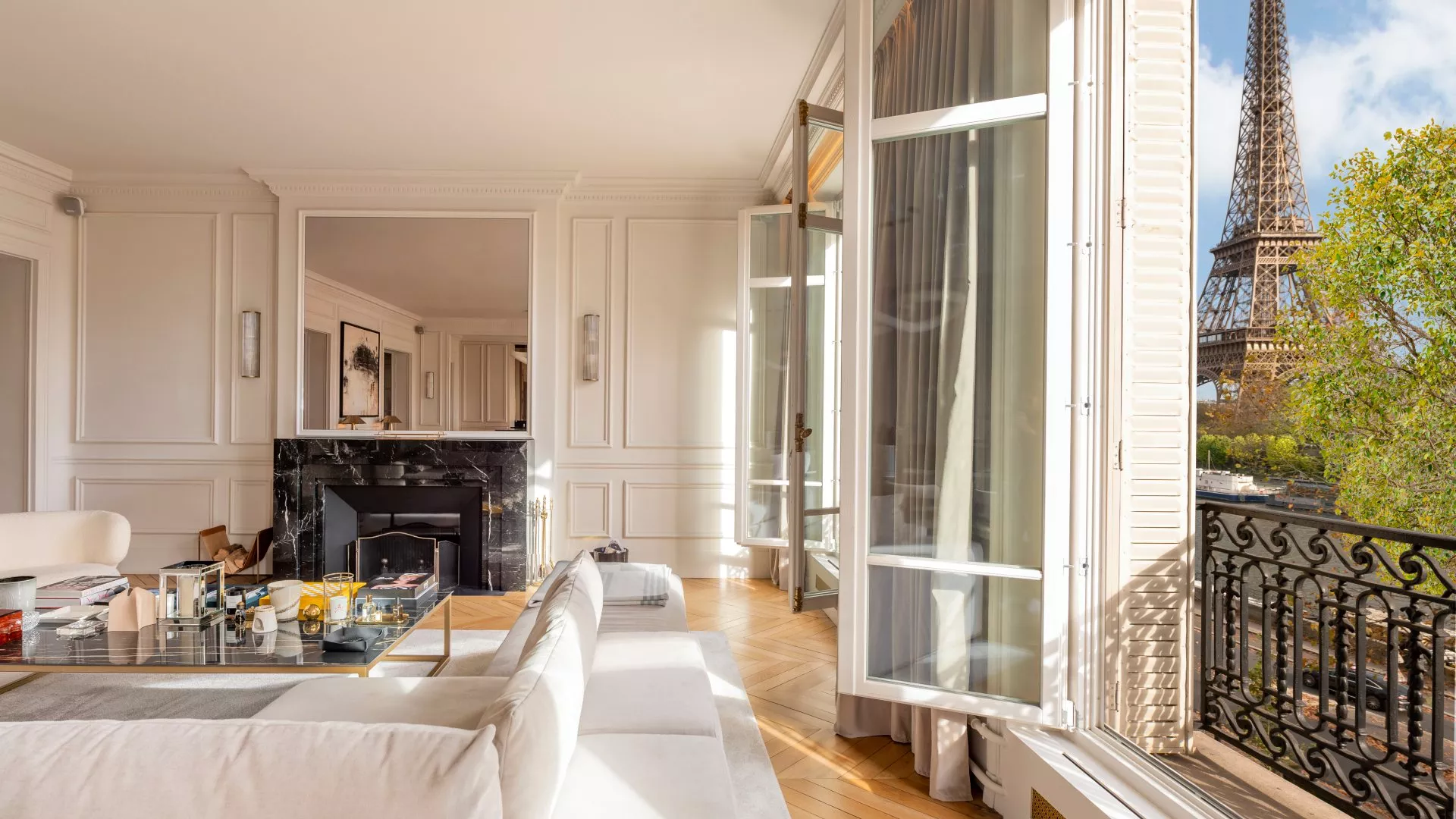 Photo d'un appartement avec vue sur la tour Eiffel vendu par Junot